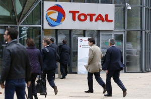 Акции Total упали после гибели главы компании во Внуково