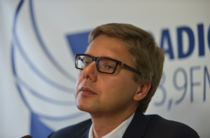 Ушаков: абсурдно делать Херманиса персоной нон грата в России