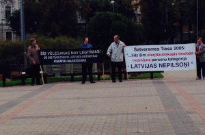 У Дома Конгрессов прошел мини-пикет против выборов в Сейм