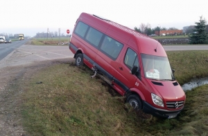 На шоссе Елгава-Добеле столкнулись маршрутное такси и легковой автомобиль (ФОТО)