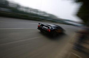 В Лондоне водитель хотел похвастаться своим Lamborghini и поджег его (ВИДЕО)