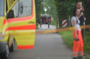 ДТП в Айзпуте: две машины съехали с дороги и перевернулись