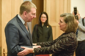 Замгоссекретаря США: американские солдаты в Латвии - наша гордость (ФОТО)