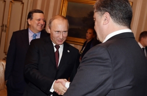 Песков рассказал о беседе Путина и Порошенко