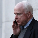 Маккейн назвал позором отказ США предоставить Украине оружие