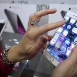 Iphone 6 Plus больше не гнутся (ВИДЕО)