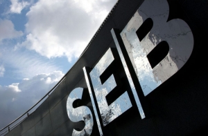 Банк SEB закрывает филиалы в латвийских городах