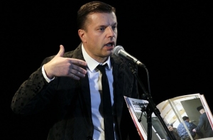 В Сети опубликовали полные версии роликов Парфенова и Ахеджаковой о Навальном