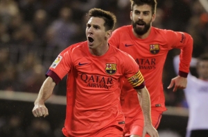 Фанат «Валенсии» попал бутылкой в голову Месси (ВИДЕО)