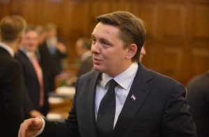 Источник: депутата Кайминьша почти задержала полиция после стычки в Старой Риге