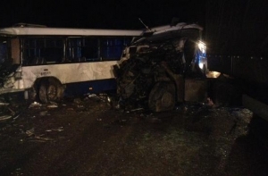 В Болдерае столкнулись лесовоз и автобус: один погибший, 11 человек пострадало (ФОТО,ВИДЕО)