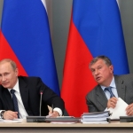 В сети появился ролик 1996 года, где Путин и Сечин переезжают в Москву (ВИДЕО)