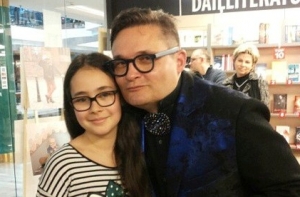 Историк моды Александр Васильев представил в Риге свою книгу