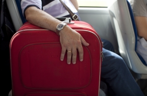 Латвиец пытался в чемодане привезти жену в Великобританию