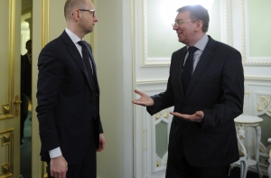 Яценюк рассчитывает на помощь ЕС в вопросе выполнения РФ минских договоренностей