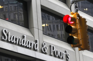 S&P понизило рейтинг России до «мусорного»