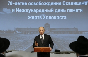 Путин: за попытками переписать историю стоит желание скрыть свой позор