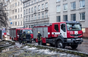 В Имантском медцентре возник пожар; пострадал охранник