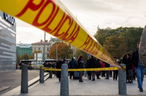 В Риге полиция освободила взятого в заложники ребенка