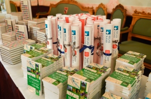 Политики и знаменитости подарили книги рижским школам (ФОТО, ВИДЕО)