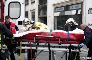 Латвия осудила нападение на редакцию французского журнала (ВИДЕО)