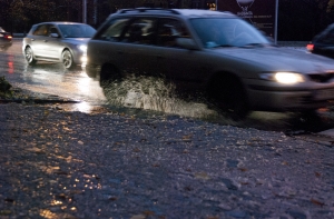 Из-за обледенения на дорогах Латвии критическая ситуация