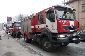 Пожар на бывшей Югльской бумажной фабрике все еще не потушен