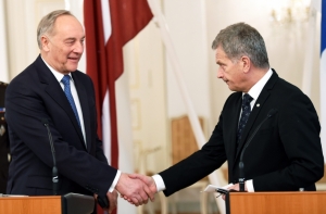 Президенты Латвии и Финляндии высказались за усиление антироссийских санкций