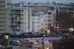В ходе спецоперации на востоке Парижа освобождено 15 заложников