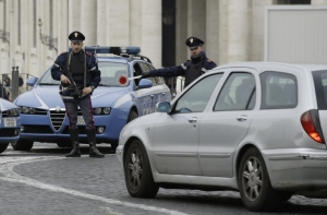​Во Франции продолжается поиск вооруженной сообщницы террористов