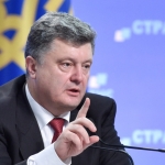 Порошенко сравнил обстрел автобуса в Донбассе с терактами в Париже