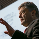 Порошенко поручил созвать заседание СНБО из-за ситуации в Донбассе