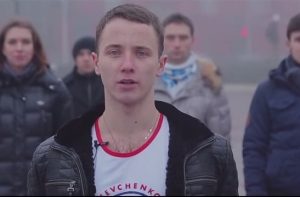 Во время матча чемпионата Голландии судья сломал футболисту нос (ВИДЕО)