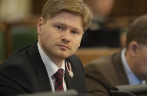 Депутат Потапкин разделил с женой имущество