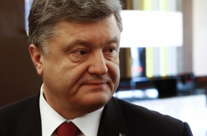 В Киеве штурмуют администрацию Порошенко (ВИДЕОТРАНСЛЯЦИЯ)