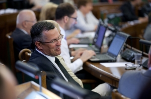 Глава комиссии: чиновников не будут учить прятаться в бункере (АУДИО)