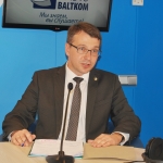 Стрельчонок просит премьера остановить процесс оценки его работы