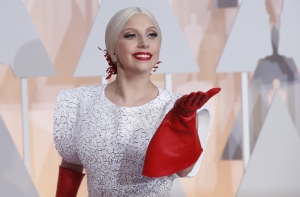 Перчатки Lady Gaga на «Оскаре» стали интернет-мемом (ФОТО)
