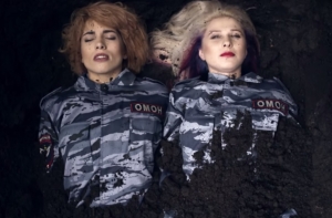 Pussy Riot сняли клип о полицейском произволе (ВИДЕО)