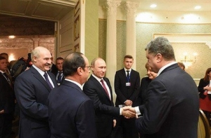 Путин и Порошенко обменялись рукопожатием