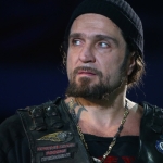 Байкер Хирург отказался извиняться за лозунг «МЫ НЕ майДАУНЫ!»