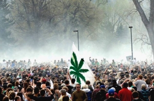 Жителей Латвии призвали к участию в странном флэшмобе