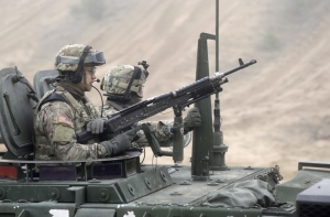 Латвию пересечет колонна военной техники НАТО