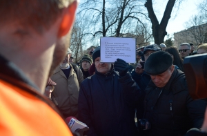 Активист у памятника Свободы: все евреи, и Путин тоже еврей! (ФОТО, ВИДЕО)