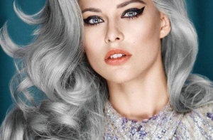 Странный beauty-тренд: седые волосы у молодых женщин (ФОТО)