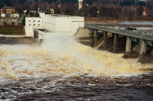 Водитель уснул и въехал в водохранилище Кегумской ГЭС