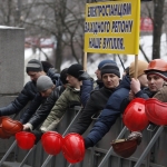 Шахтеры пикетируют здание Верховной Рады