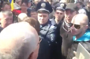Украинские националисты одесситам: «Мало вас пожгли, уродов!» (ВИДЕО)