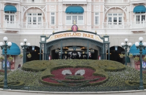 В американском Disneyland на аттракционе погиб человек