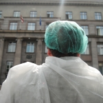 ПРЯМАЯ ВИДЕОТРЯНСЛЯЦИЯ: ПИКЕТ МЕДИКОВ У «ЗАМКА СВЕТА»